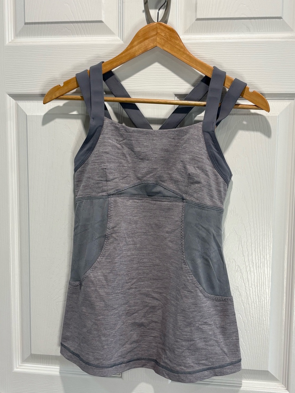 Lululemon Chaturanga Tank Top w/ Built-in Bra, Cross Strap Back, Grey, Size 8